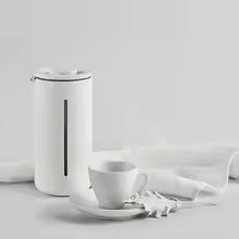 Cafetiere a piston tasse table blanche