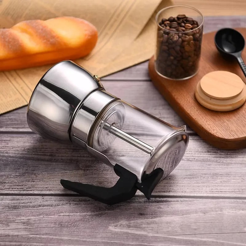 Cafetiere italienne moka Café Authentique couché sur table