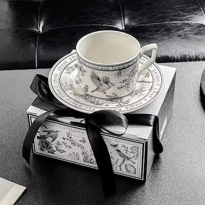 Tasse à café Summer Lily sur sa boîte cadeau