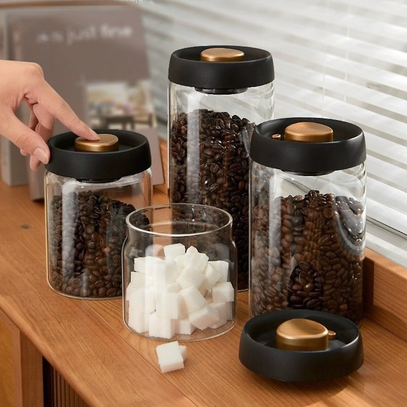 Boite pour cafe Superior quatre formats remplis de café ou de sucre sur une tablette