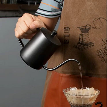 Bouilloire à café Précision Pro verse eau sur café