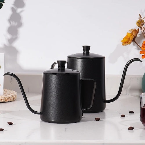 Bouilloire cafe Gooseneck deux variant noir sur comptoir
