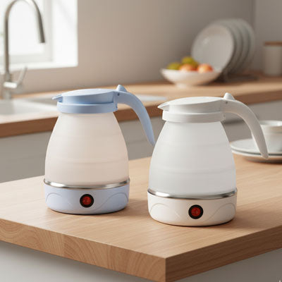 Bouilloire mini FlexSilicone sur table en deux couleurs