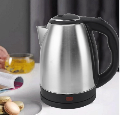 Bouilloire Rapid Inox sur table avec macarons