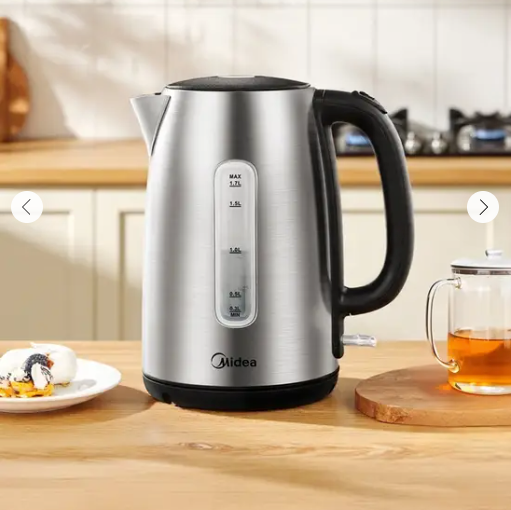 Bouilloire sur comptoir avec théière