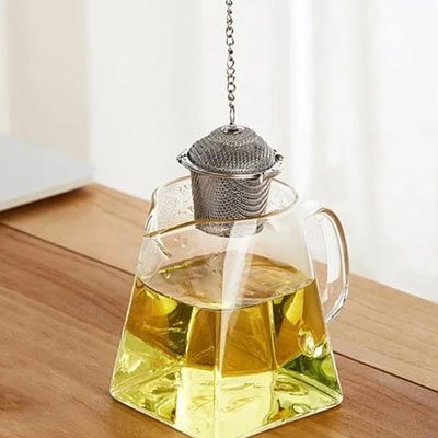 Boule à thé Infusion Élégante sur théière