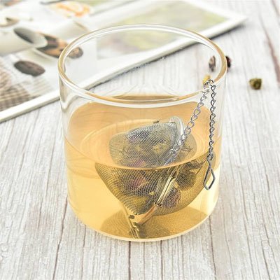 Boule pour le thé Inox Premium en immersion dans un verre de thé