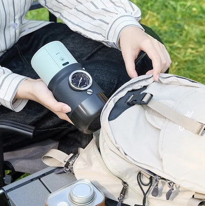 Café nomade Barista Voyageur placé dans sac à dos