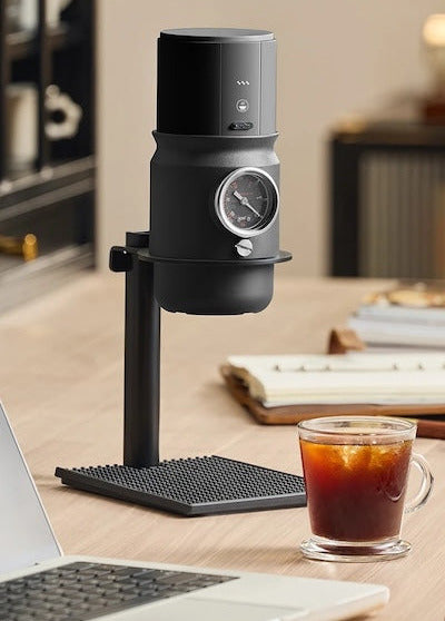 Café nomade Barista Voyageur sur bureau avec café