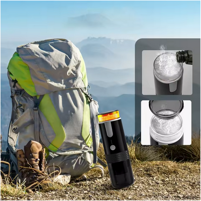 Café portable Saveurs Nomade au sol avec sac à dos