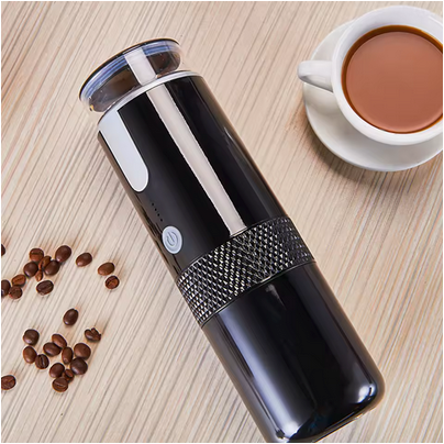 Café portable Saveurs Nomade couché sur table avec café