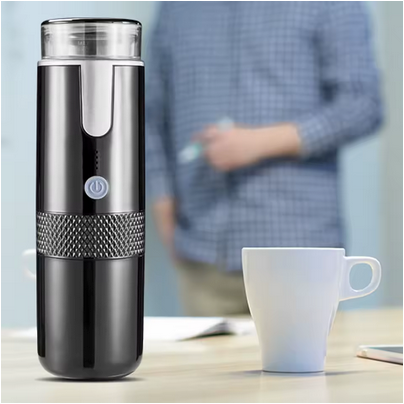 Café portable Saveurs Nomade sur table avec café