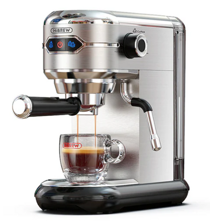 Cafetière Hibrew verse café tasse transparente