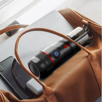 Cafetiere de poche Expresso Mobile sur sac à main