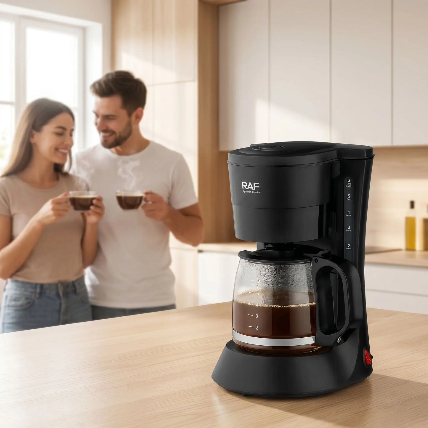 Cafetière filtre Filtre Premium avec couple buvant café