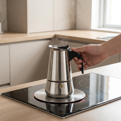 Cafetiere italienne induction MokaPerfect sur une cuisinière