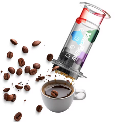 Cafetière nomade Expresso 3 min  verse un café