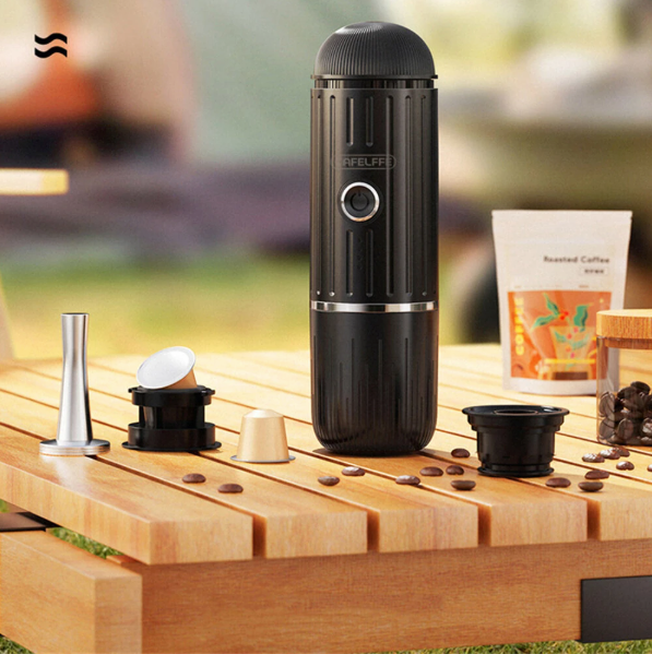 Cafetere portable Espresso 19Bar sur table avec dosettes