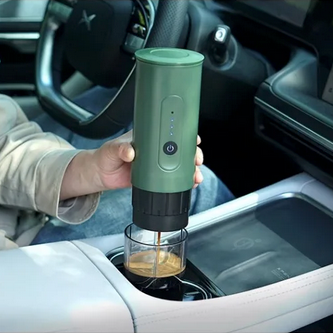 Cafetière portable Express35 dans console d'auto