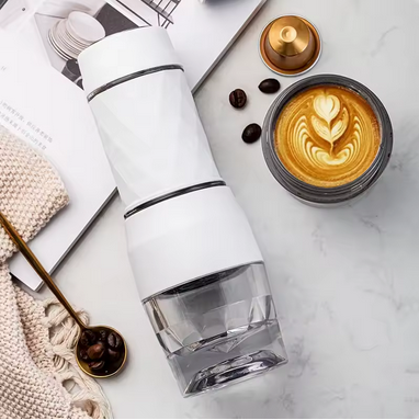 Cafetiere portable Expresso Nomade sur comptoir avec café