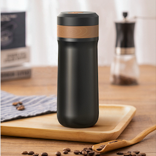 Cafetiere presse Nomade Isotherme sur plateau en bois