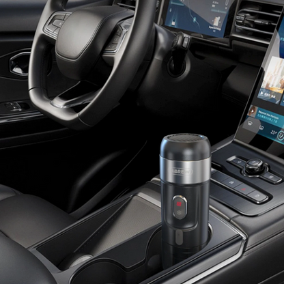 Cafetiere rechargeable Barista Mobile dans console de voiture