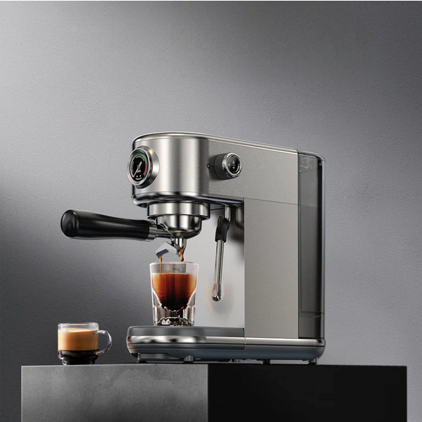 Cafetiere semi-automatique verse café deuxième tasse