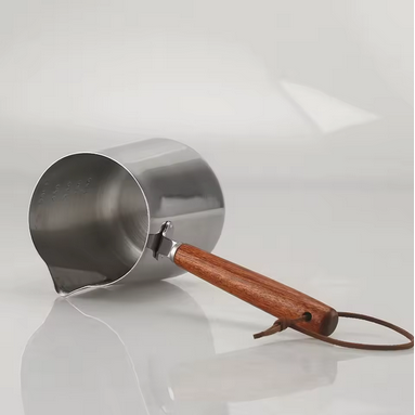Cafetière turc - Arômes Turc - couchée sur table