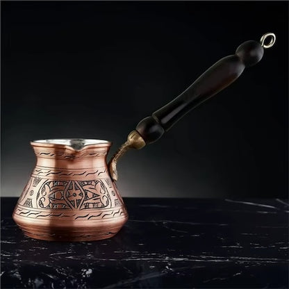 Cafetière truque Cuivre Artisanal sur fond noir