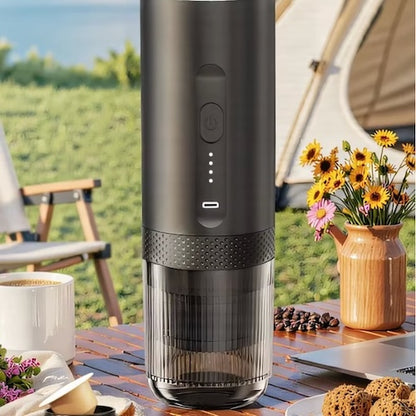 Cafetiere USB Espresso Voyageur sur table à l'extérieur