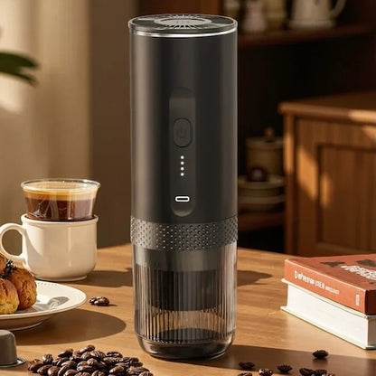 Cafetiere USB Espresso Voyageur sur table avec café
