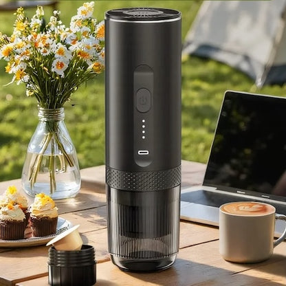 Cafetiere USB Espresso Voyageur sur table avec ordi