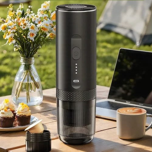 Cafetiere USB Espresso Voyageur sur table avec ordi