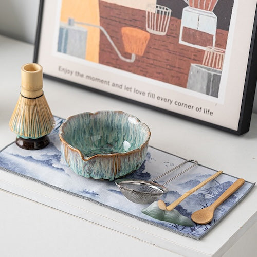 Coffret matcha Collection Kyoto Ensemble vert sur table