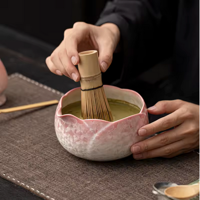 Coffret thé matcha Tradition Authentique fouet dans matcha