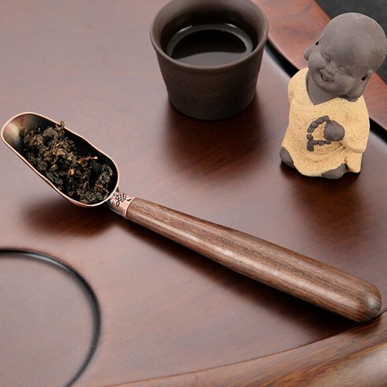 Cuillère à thé Kung Fu sur table