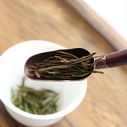Cuillère à thé Kung Fu verse thé dans tasse