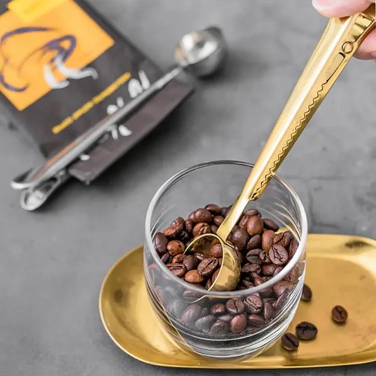 Cuillère doseuse avec café