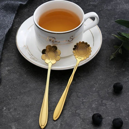 Cuillère ElegantSteel or avec tasse à thé blanche