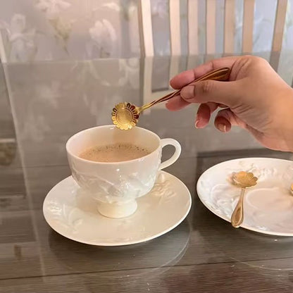Cuillère ElegantSteel avec tasse de café blanche