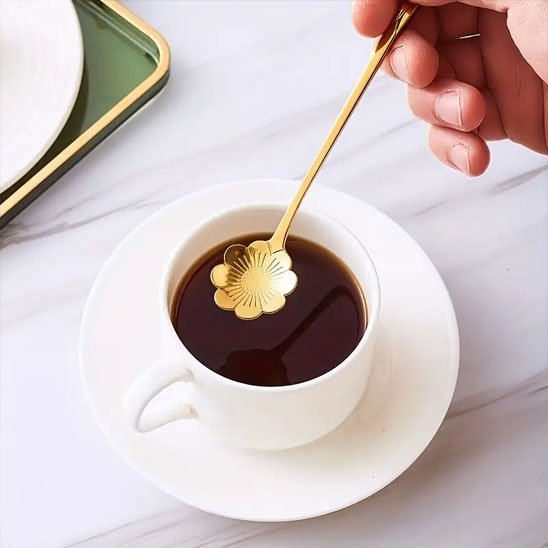 Cuillère tasse thé blanche