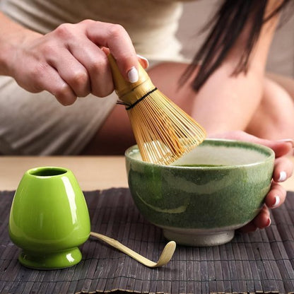 Fouet matcha Traditionnel avec accessoires verts