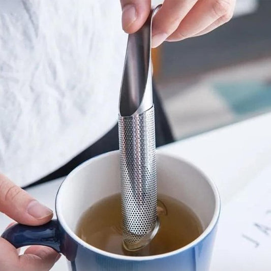 Infuseur a thé dans tasse de thé