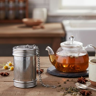 Infuseur a the Elegant sur table avec théière