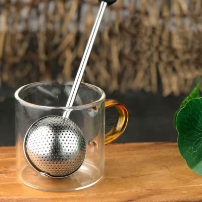 Infuseur à thé Filtration Parfaite dans tasse vide