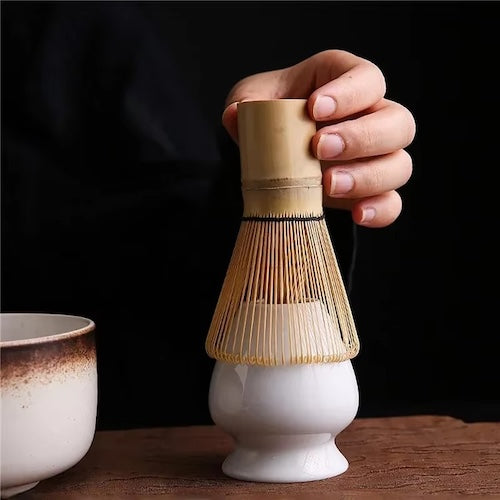 Kit à matcha Cérémonie Japonaise fouet sur son support