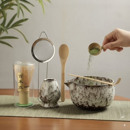 Kit matcha Traditionnel Japonais matcha versé dans le bol à matcha