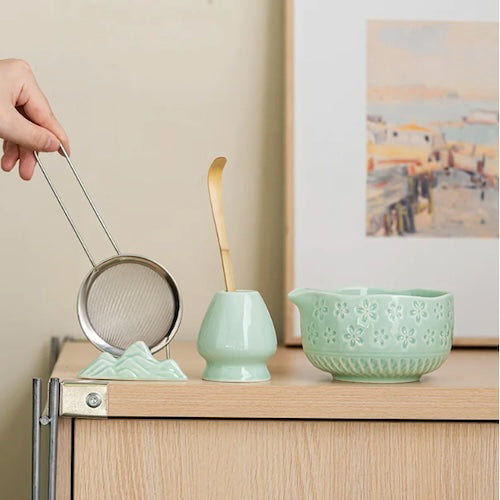 kit pour matcha Fleur Sakura ensemble vert sur un buffet