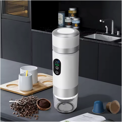 Machine à café nomade  Espresso Pro blanche sur comptoir