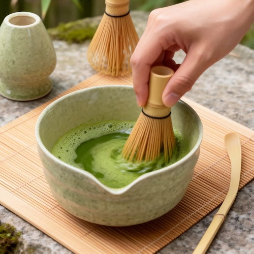 Matcha green tea kit Pause Zen matcha fouetté par un fouet